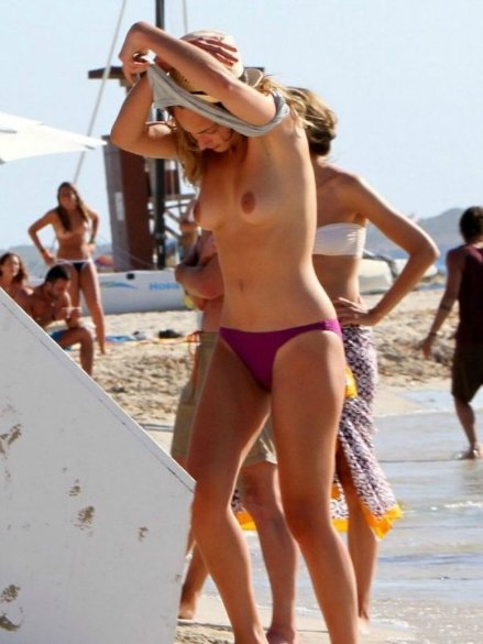 Актриса Нора Арнезедер показалась на нудистском пляже (ФОТО)