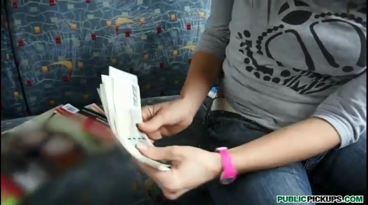 Студентка Заработала Деньги Своей Пиздой В Поезде (HD Видео)