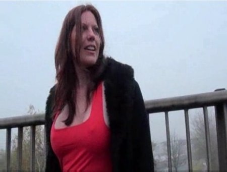 Тайные эксгибиционистские страсти соседки по этажу (ВИДЕО)