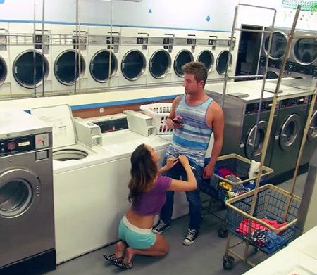 Натянул на хуй телку с прачечной (HD ВИДЕО)