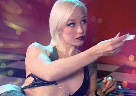 Отфритюрил белявку в ночном клубе (ВИДЕО)