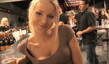 Искусительница Стейси на людях и домашней обстановке (HD ВИДЕО)