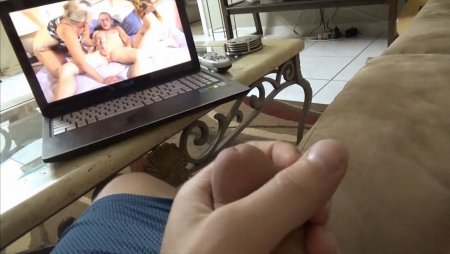 Отсосала брату и дала в писю (ВИДЕО)