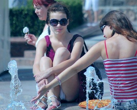 Неудачный ракурс или подборка засветов в стиле апскирт (ФОТО)