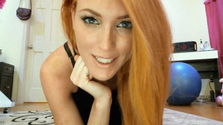 Шальная рыжая бестия устроила на вебку любительский соло марафон (ВИДЕО)