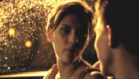 Кавалер лапает промежность Скарлетт Йоханссон (ВИДЕО)