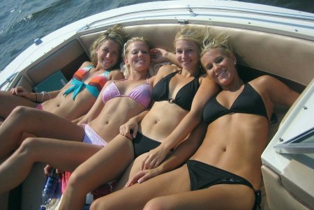 Девушки в бикини (ФОТО)